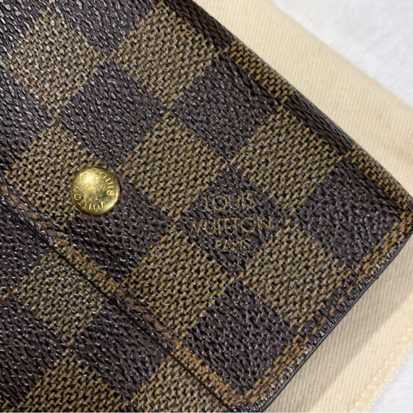 Louis Vuitton Damier tri fold wallet - Picture 11 of 13